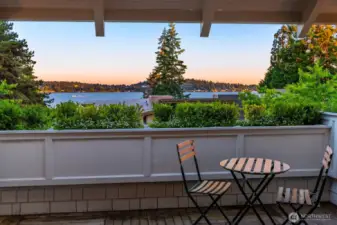 A perfect balcony for a perfect nightcap.