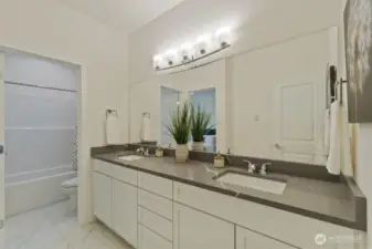 Jack N Jill Bathroom