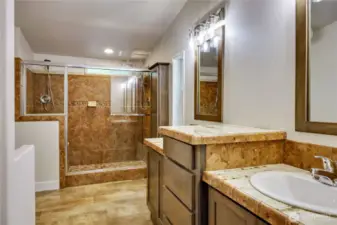 Primary bath with dual sinks