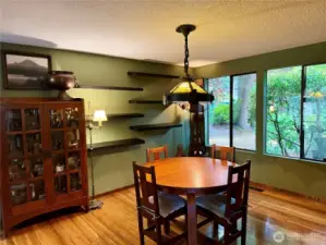 Dining and entertaining while enjoying the quietness of your front yard view