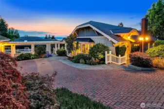 Amazing driveway with parking for 4-5 cars easy