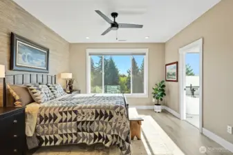 Primary suite with attached en-suite bathroom, also with amazing views of the River and Mountains.