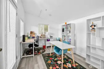 Studio/Bonus Space - Perfect for Hobbies or Work-From-Home