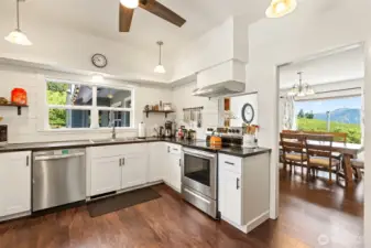 Dual Living Potential: High-income potential with two separate living areas and two kitchens—ideal for multi-generational living or maximizing your Leavenworth short-term rental revenue.
