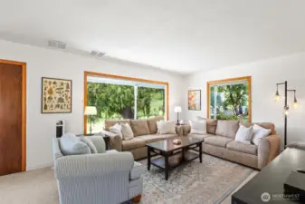 Fully furnished transferable STR