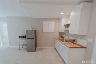 kitchen in lower space  behind the white doors on the wall are the sub panels so you could potentially wire in for a stove unit