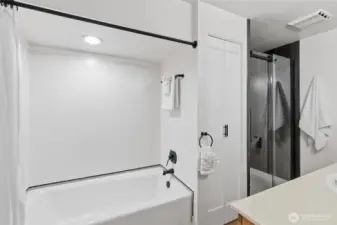 Full bath with tub/shower combo for everyday convenience