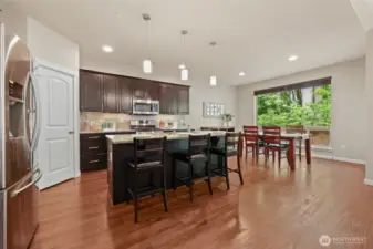 Open Concept Kitchen- granite lots of light!