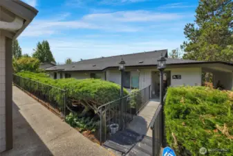 Short walk to bus & blocks to I-5!