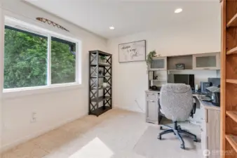 Second bedroom, currently used as an office