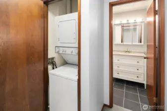 Washer & dryer in the unit