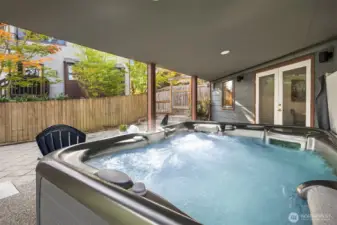 Salt Water Hot tub Conveys