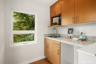 Wetbar near Rooftop Deck