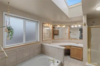 Primary Bath-Dbl Sinks, Soaking Tub, Walkin Shower & Closet