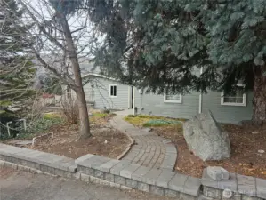 Walkway/Side yard from Mary Ave.