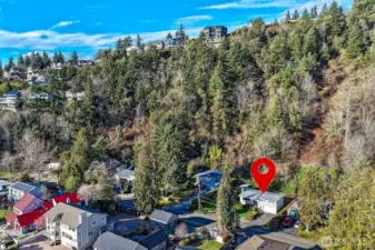 Tucked away in the delightful Three Tree Point community