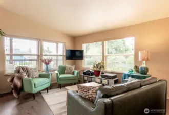 The bright vaulted living room offers light, comfort and lovely views.