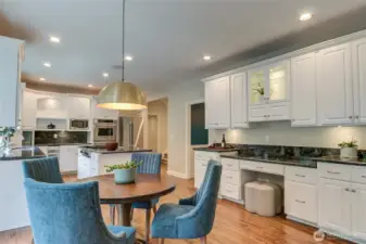 Kitchen w/ dining nook