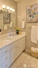 Upper level bedroom has a full bathroom.
