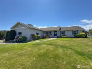 Welcome to 22 E Bedinger Road, Sequim, WA!