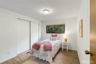 Guest bedroom.