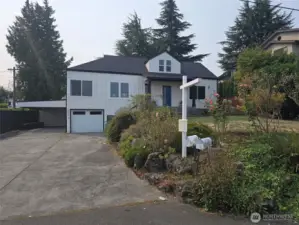 Front view of home