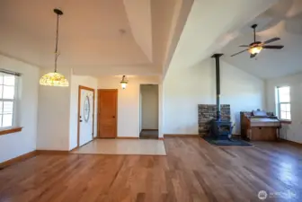 Living room/Dining area