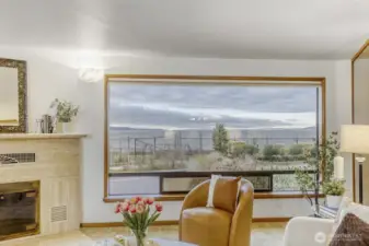 Living Room w/ 180* Unobstructed Sound & Mountian View