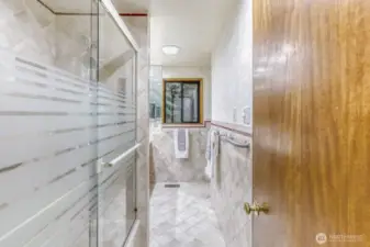 Upper Bathroom - Main Unit