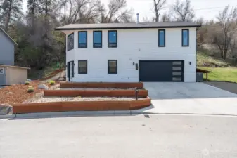 Welcome to 103 Hassan Street in Cashmere WA.