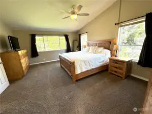 Spacious Primary Suite!