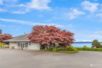 The County Club offers 3 beaches and optional indoor pool.