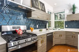 Newer gas range! Great for the cooks in the house