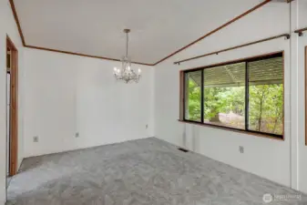 9' Vaulted ceiling