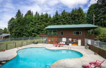 Honeymoon Lake Community Pool
