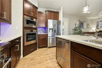 Double drawer dishwasher. All appliances are included