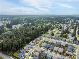 Minutes to all shopping parks and schools