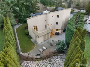 Large lot, in a culdesac, close to the north gate for easy access!