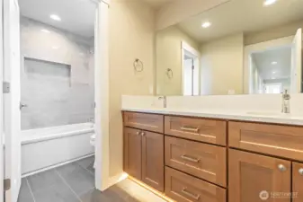 Upper level guest bath