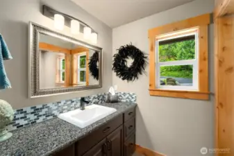 Full bath located next to mini primary