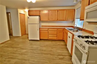 16413 Kitchen