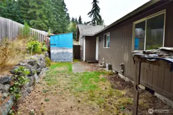 16413 Backyard