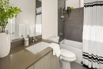 Full bath servicing the two second floor bedrooms.