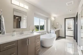 Fabulous soaker tub!