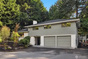 Spacious and charming mid-century home perfectly located on a private and quiet street in Seattle's desirable Victory Heights neighborhood
