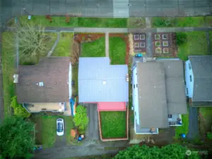 Birdseye view of the lovely landscaping.