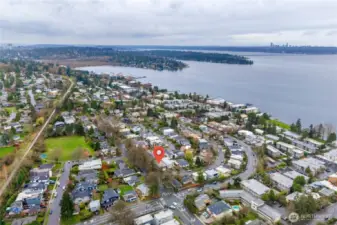 Incredible location - walk to everything that Kirkland has to offer!!