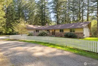 1,982 sf | 3 bed | 2.5 bath | Office