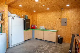 Great additional kitchenette space in shop