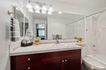 Primary en suite bath.